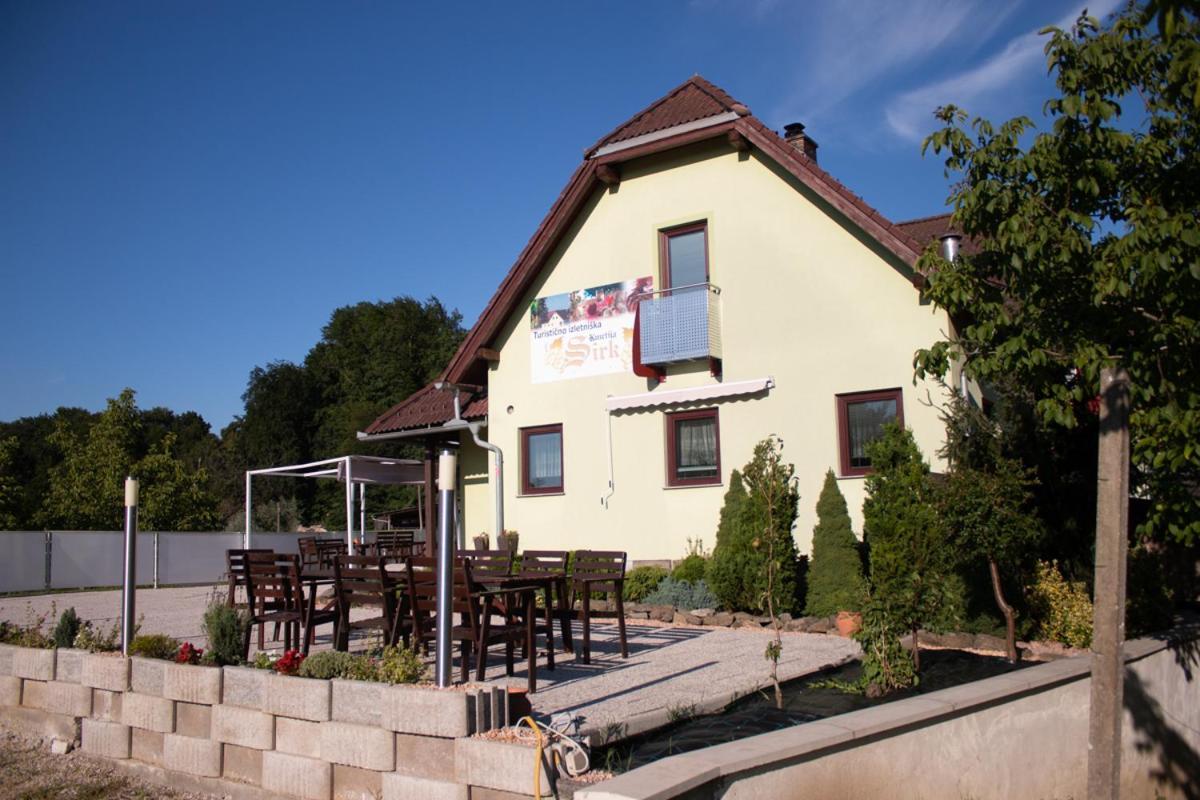 Turisticna Kmetija Sirk Motel Zgornja Velka Luaran gambar